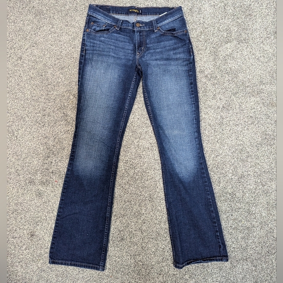 Levi's Y2K too super low dark wash size 9 low rise Bootcut jean. - Picture 3 of 8